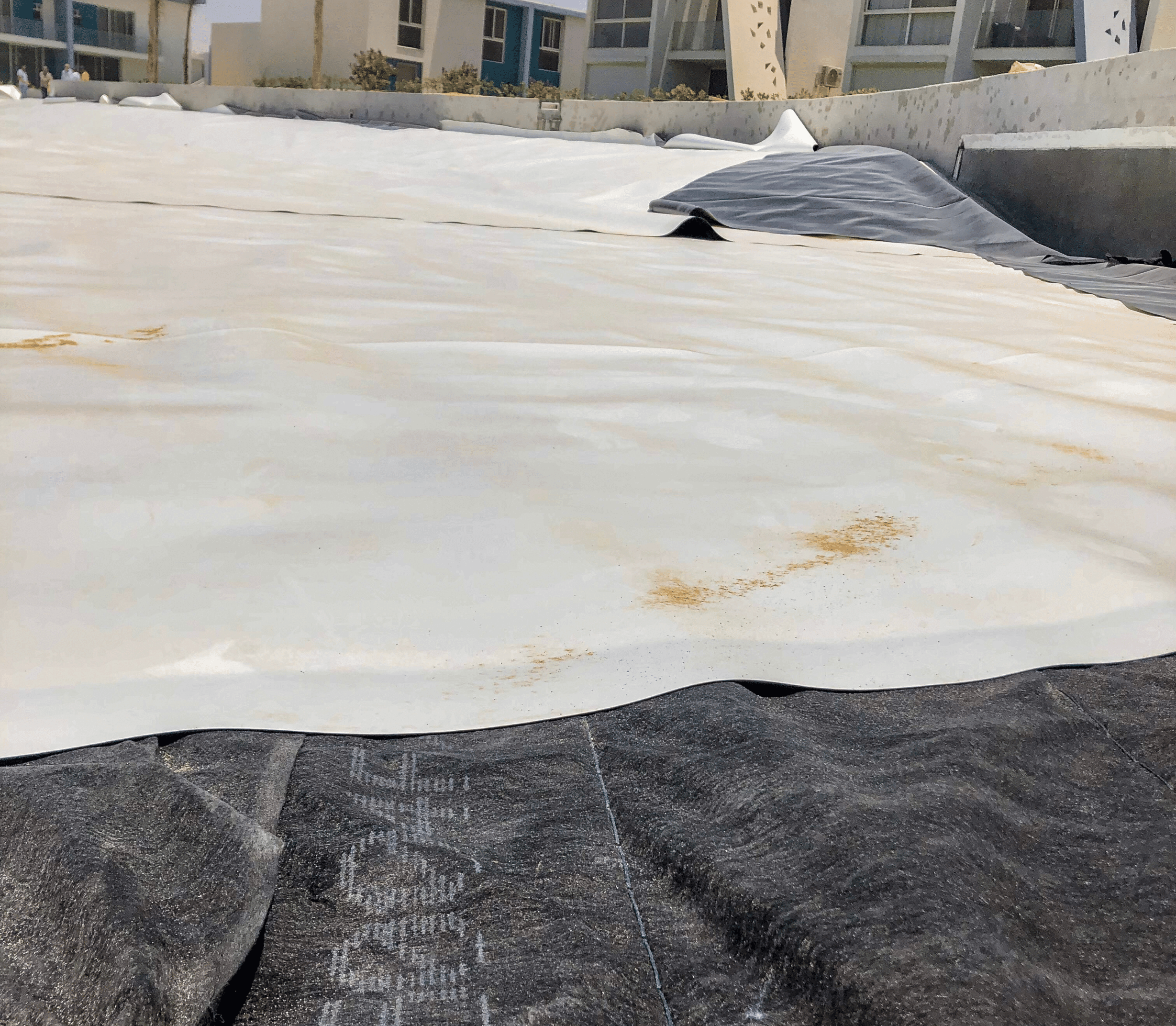 Installation of HDPE membrane on top of drainage layer EnkaDrain in Egypt copyrights Freudenberg Performance Materials BV
